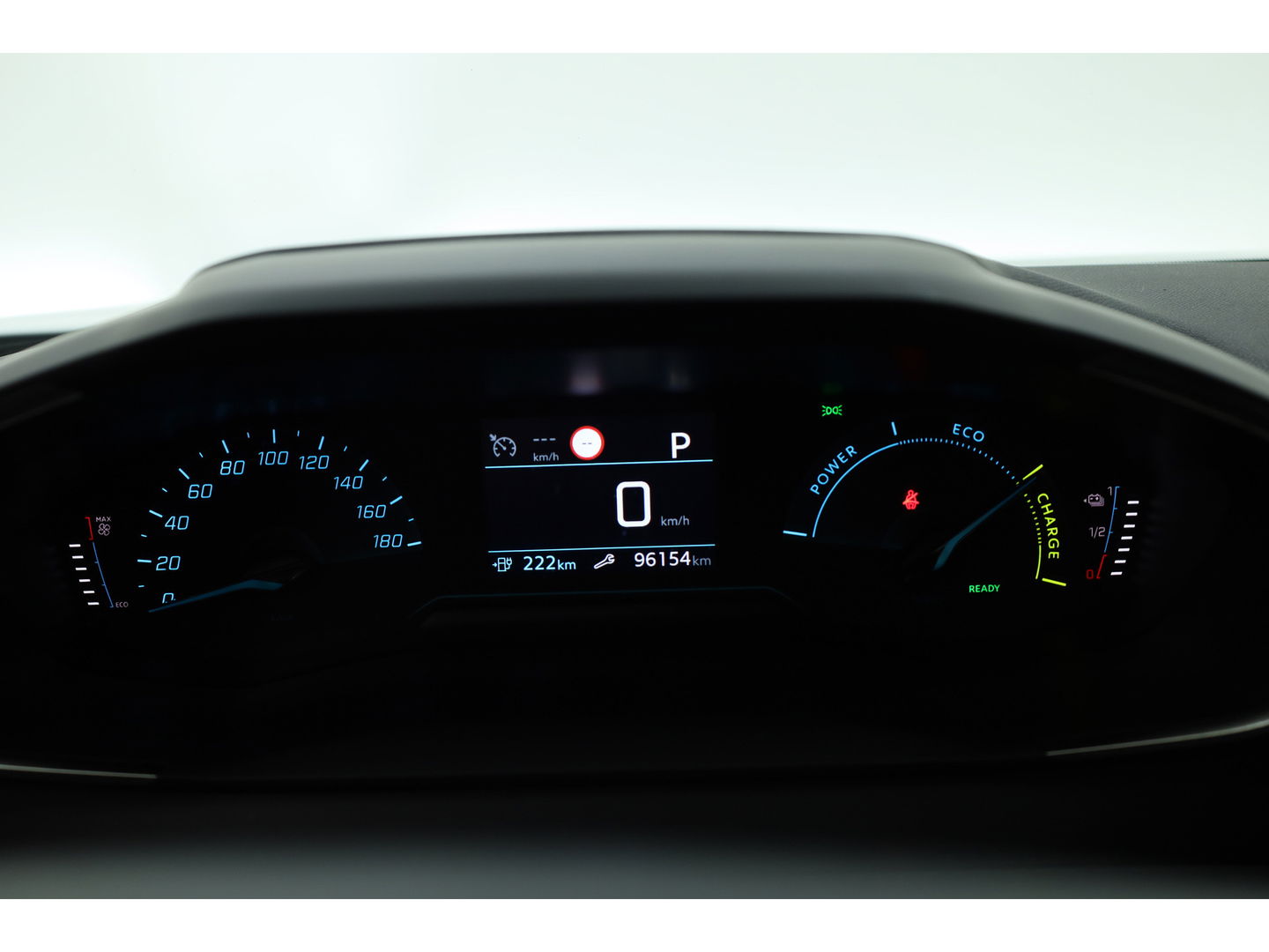 Peugeot e-2008 EV Active 50 kWh | Navi | Apple CarPlay | Cruise | LED | Clima | All Seasons