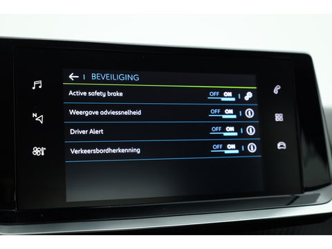 Peugeot e-2008 EV Active 50 kWh | Navi | Apple CarPlay | Cruise | LED | Clima | All Seasons