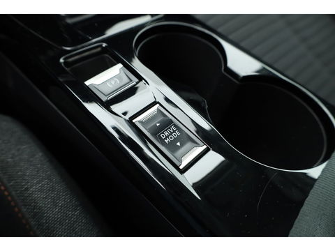 Peugeot e-2008 EV Active 50 kWh | Navi | Apple CarPlay | Cruise | LED | Clima | All Seasons
