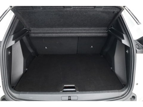 Peugeot e-2008 EV Active 50 kWh | Navi | Apple CarPlay | Cruise | LED | Clima | All Seasons