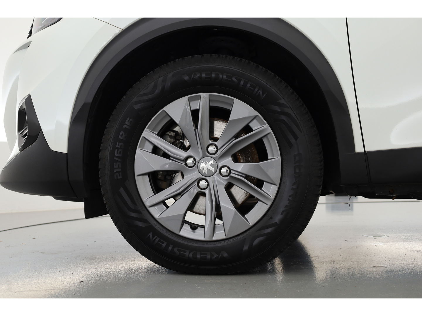 Peugeot e-2008 EV Active 50 kWh | Navi | Apple CarPlay | Cruise | LED | Clima | All Seasons