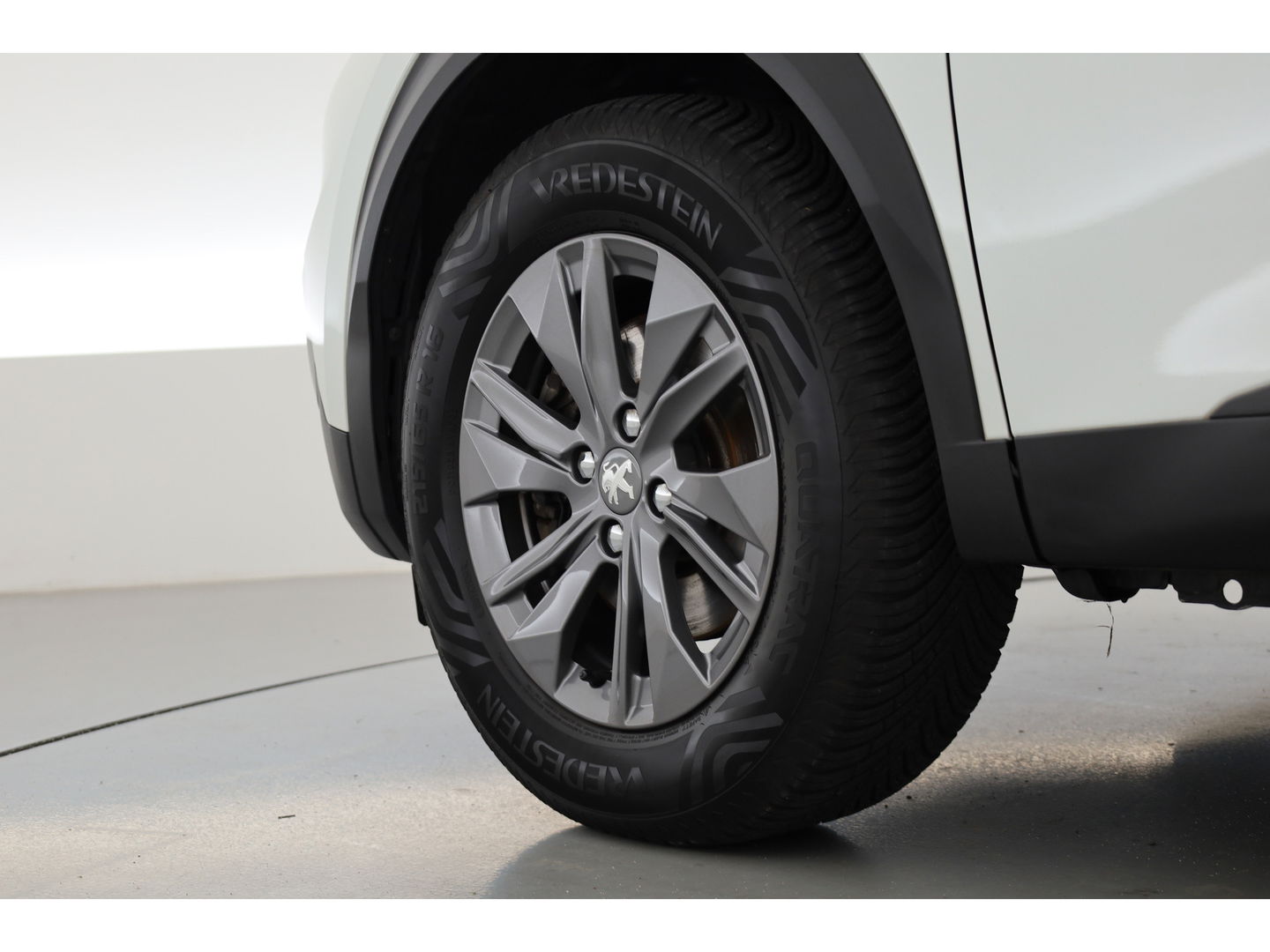 Peugeot e-2008 EV Active 50 kWh | Navi | Apple CarPlay | Cruise | LED | Clima | All Seasons