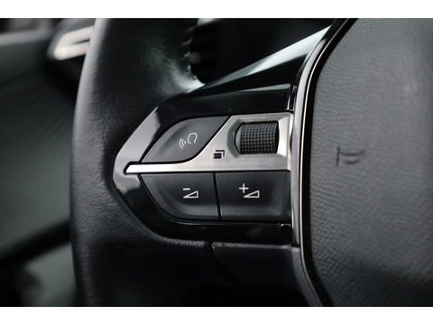 Peugeot e-2008 EV Active 50 kWh | Navi | Apple CarPlay | Cruise | LED | Clima | All Seasons