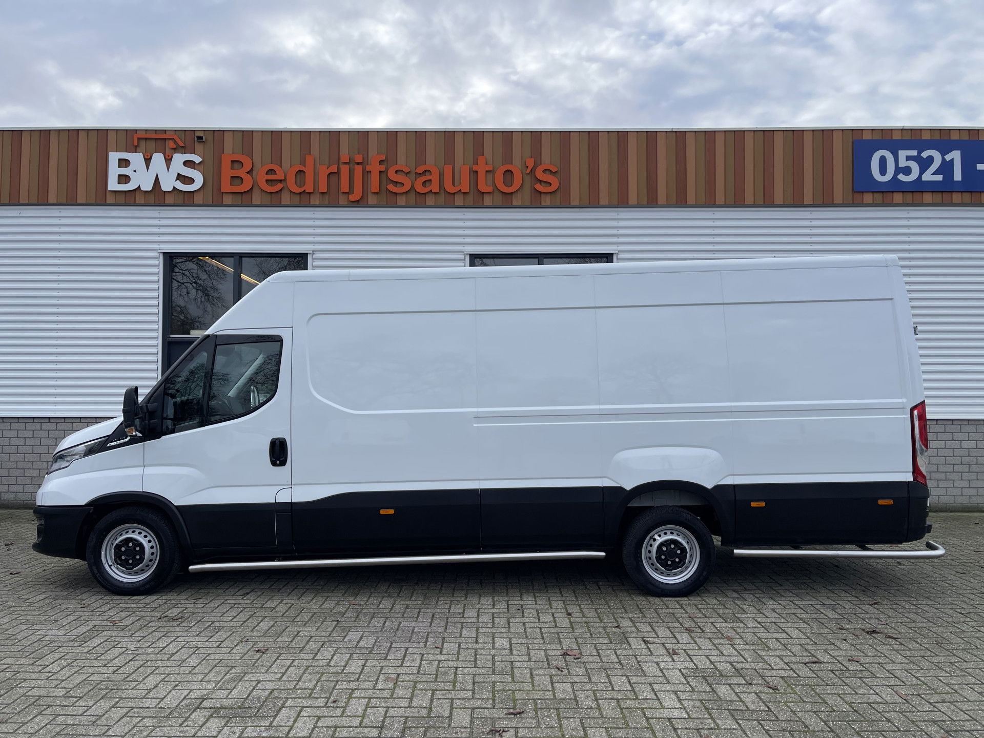 Iveco Daily 35S14V 2.3 410 L4H2 Himatic automaat / vaste prijs rijklaar € 23.950 ex btw / lease vanaf € 391 / euro 6 / laadruimte 470 cm lang / trekhaak 3500 kg !
