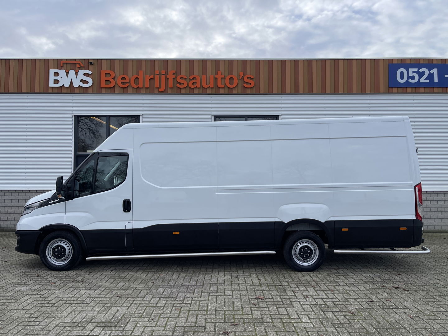 Iveco Daily 35S14V 2.3 410 L4H2 Himatic automaat / vaste prijs rijklaar € 23.950 ex btw / lease vanaf € 391 / euro 6 / laadruimte 470 cm lang / trekhaak 3500 kg !