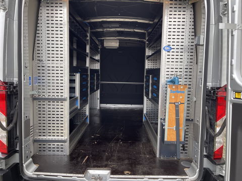Ford Transit 310 2.0 TDCI 130pk / L3H2 Trend / volledig ingerichte Sortimo laadruimte met omvormer / vaste prijs rijklaar € 19.950 ex btw / lease vanaf € 336 / trekhaak / camera / airco / cruise / navi