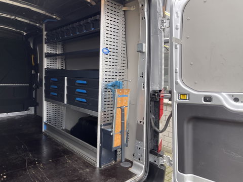 Ford Transit 310 2.0 TDCI 130pk / L3H2 Trend / volledig ingerichte Sortimo laadruimte met omvormer / vaste prijs rijklaar € 19.950 ex btw / lease vanaf € 336 / trekhaak / camera / airco / cruise / navi