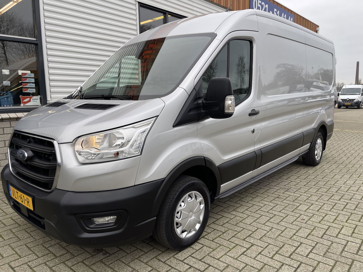 Ford Transit 310 2.0 TDCI 130pk / L3H2 Trend / volledig ingerichte Sortimo laadruimte met omvormer / vaste prijs rijklaar € 19.950 ex btw / lease vanaf € 336 / trekhaak / camera / airco / cruise / navi