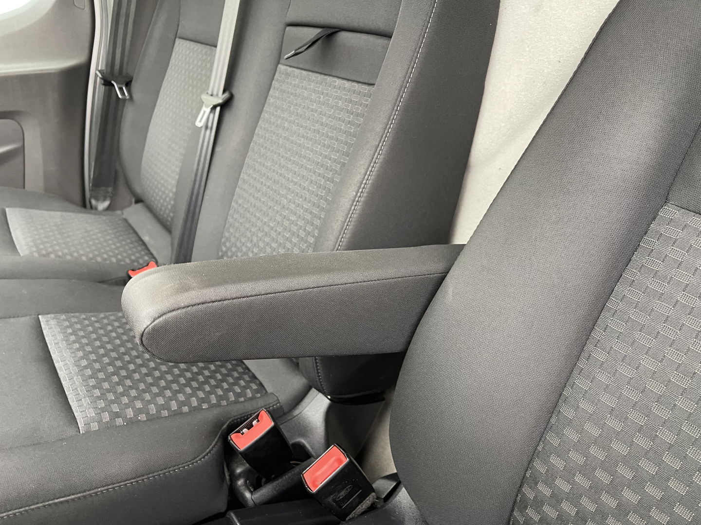 Ford Transit 310 2.0 TDCI 130pk / L3H2 Trend / volledig ingerichte Sortimo laadruimte met omvormer / vaste prijs rijklaar € 19.950 ex btw / lease vanaf € 336 / trekhaak / camera / airco / cruise / navi