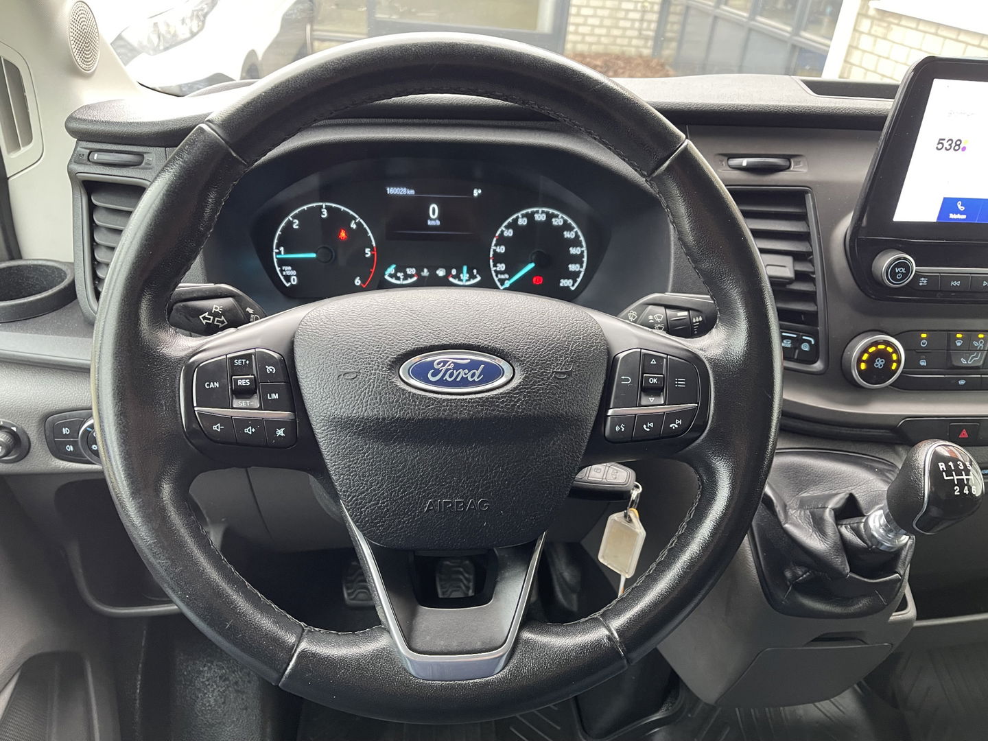 Ford Transit 310 2.0 TDCI 130pk / L3H2 Trend / volledig ingerichte Sortimo laadruimte met omvormer / vaste prijs rijklaar € 19.950 ex btw / lease vanaf € 336 / trekhaak / camera / airco / cruise / navi