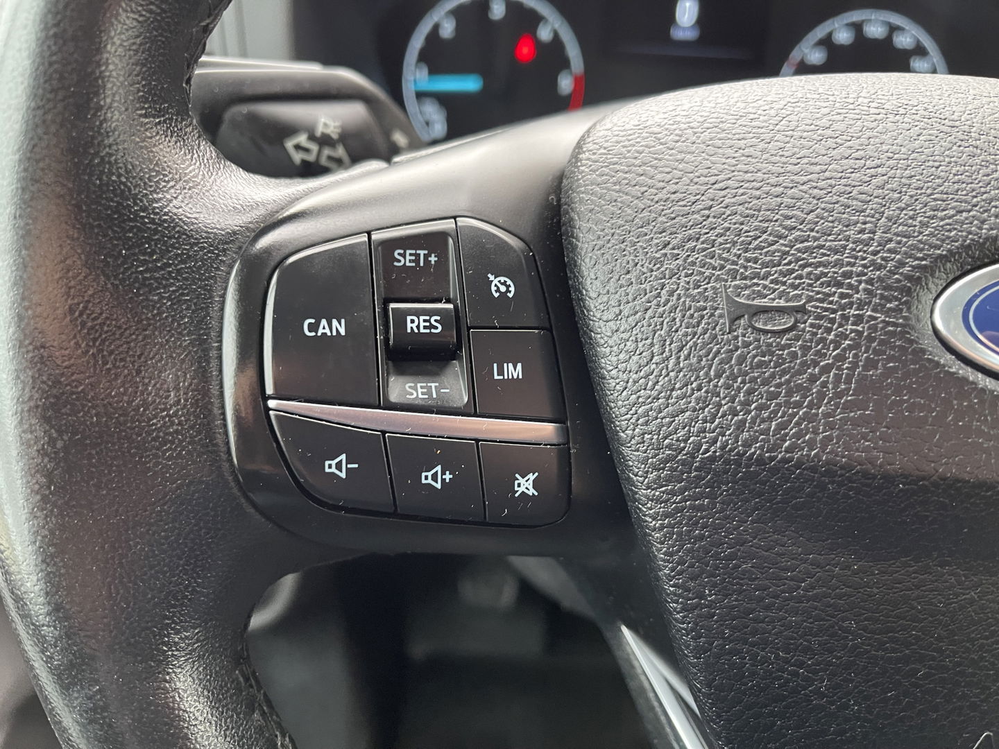 Ford Transit 310 2.0 TDCI 130pk / L3H2 Trend / volledig ingerichte Sortimo laadruimte met omvormer / vaste prijs rijklaar € 19.950 ex btw / lease vanaf € 336 / trekhaak / camera / airco / cruise / navi