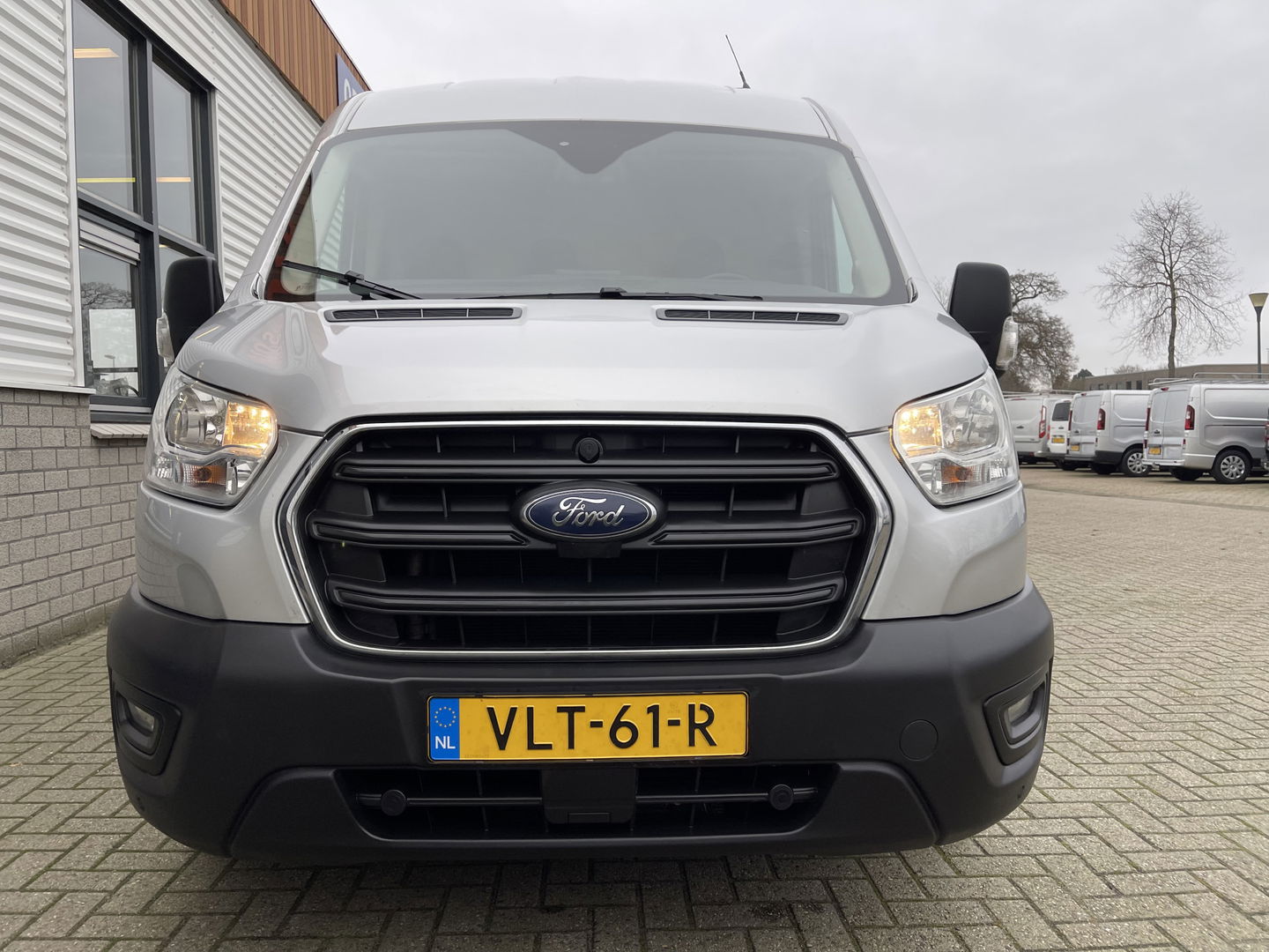 Ford Transit 310 2.0 TDCI 130pk / L3H2 Trend / volledig ingerichte Sortimo laadruimte met omvormer / vaste prijs rijklaar € 19.950 ex btw / lease vanaf € 336 / trekhaak / camera / airco / cruise / navi