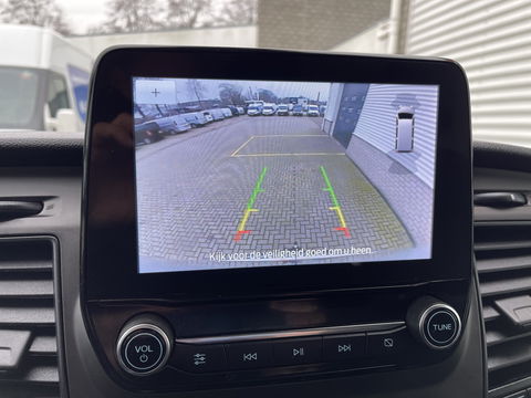 Ford Transit 310 2.0 TDCI 130pk / L3H2 Trend / volledig ingerichte Sortimo laadruimte met omvormer / vaste prijs rijklaar € 19.950 ex btw / lease vanaf € 336 / trekhaak / camera / airco / cruise / navi