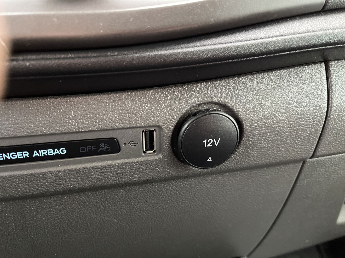 Ford Transit 310 2.0 TDCI 130pk / L3H2 Trend / volledig ingerichte Sortimo laadruimte met omvormer / vaste prijs rijklaar € 19.950 ex btw / lease vanaf € 336 / trekhaak / camera / airco / cruise / navi