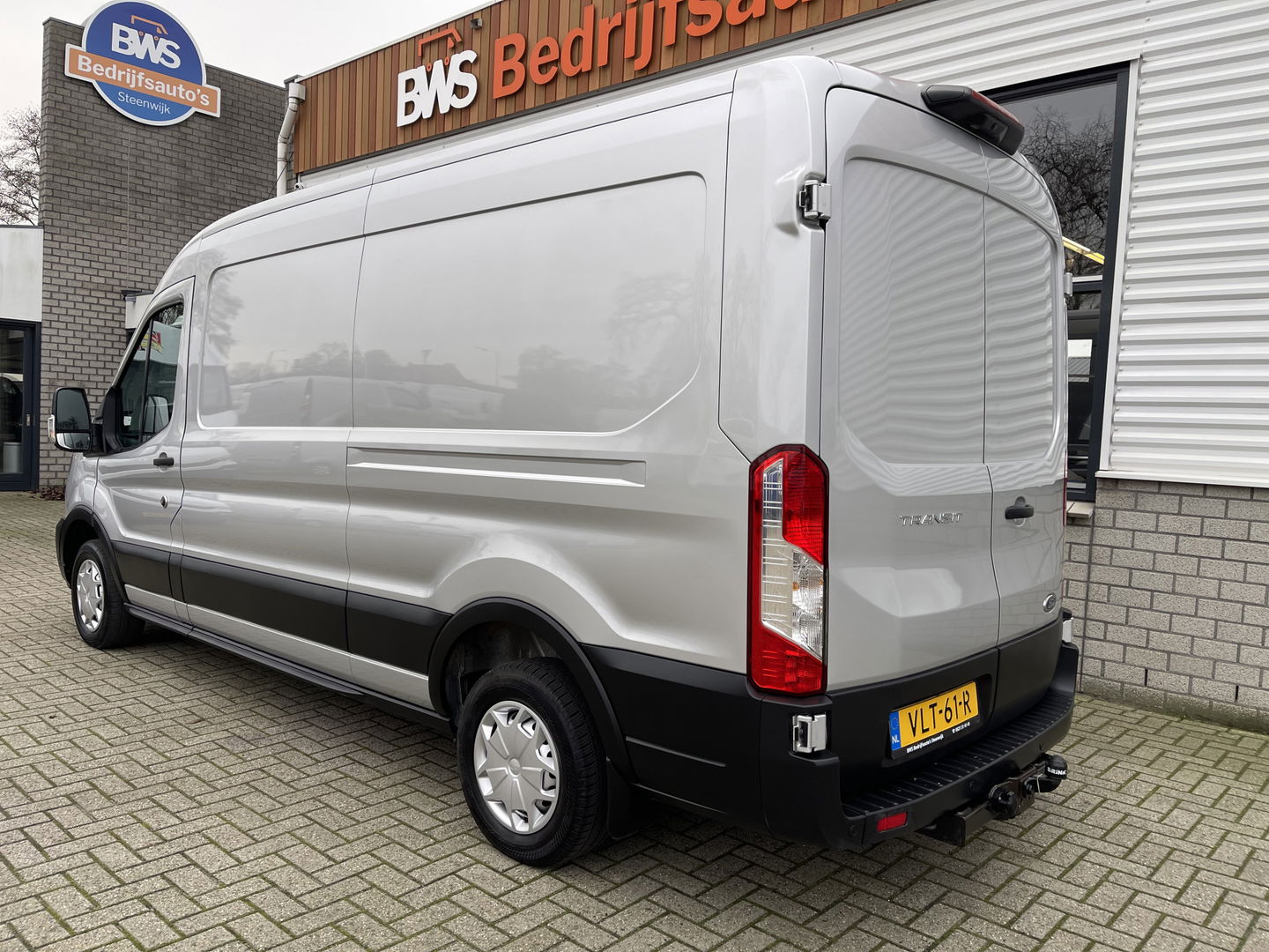 Ford Transit 310 2.0 TDCI 130pk / L3H2 Trend / volledig ingerichte Sortimo laadruimte met omvormer / vaste prijs rijklaar € 19.950 ex btw / lease vanaf € 336 / trekhaak / camera / airco / cruise / navi