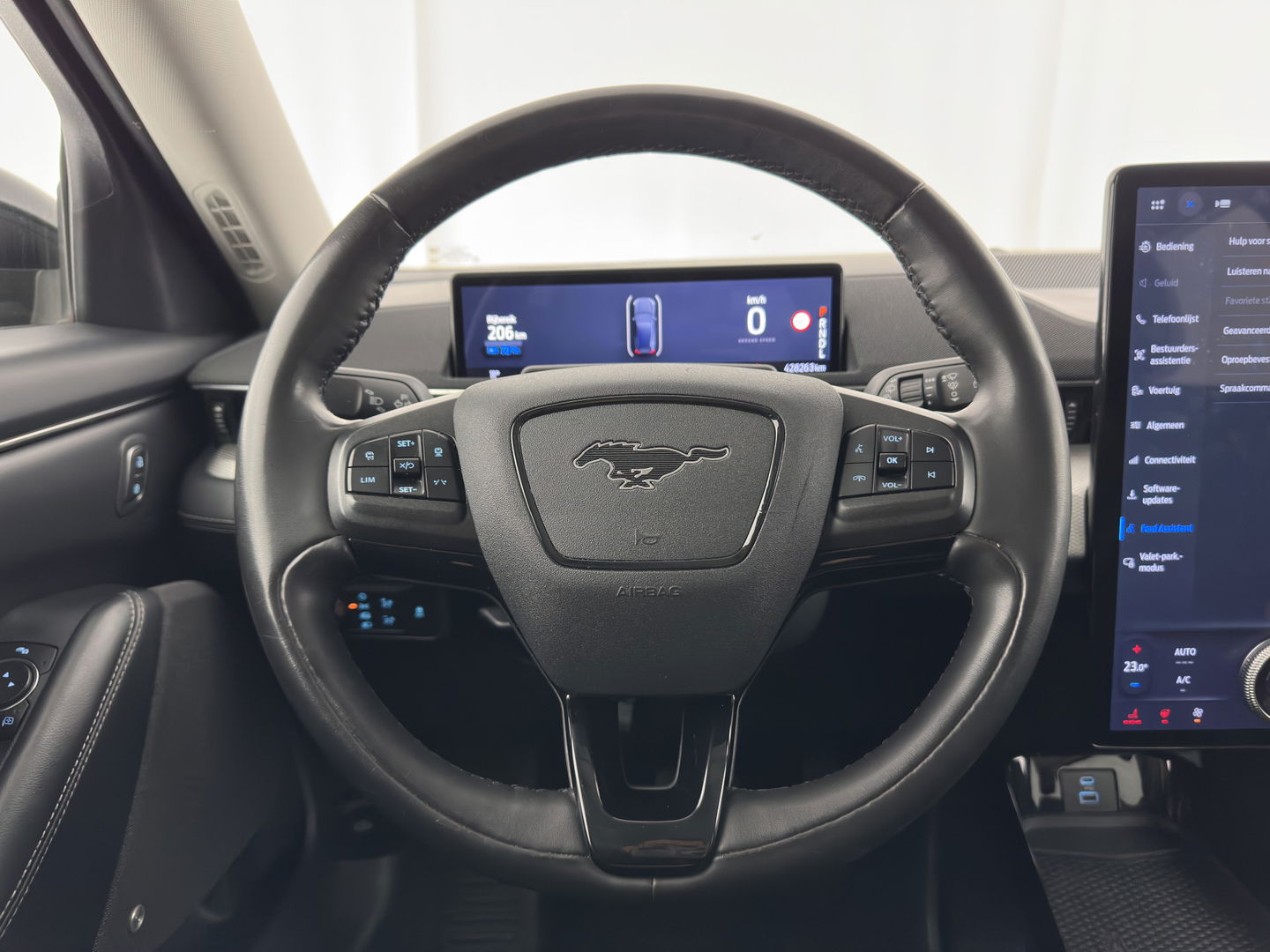 Ford Mustang Mach-E RWD 75 kWh (3-Fase) (INCL-BTW) Aut. *LUXURY-LEATHER | FULL-LED | DAB | DIGI-COCKPIT | KEYLESS | NAVI-FULLMAP | CARPLAY | HEATED-COMFORTSEATS | TOPVIEW | ADAPTIVE-CRUISE | PRIVACY-GLASS | 18'' ALU*