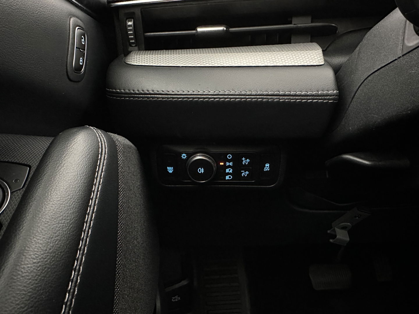 Ford Mustang Mach-E RWD 75 kWh (3-Fase) (INCL-BTW) Aut. *LUXURY-LEATHER | FULL-LED | DAB | DIGI-COCKPIT | KEYLESS | NAVI-FULLMAP | CARPLAY | HEATED-COMFORTSEATS | TOPVIEW | ADAPTIVE-CRUISE | PRIVACY-GLASS | 18'' ALU*