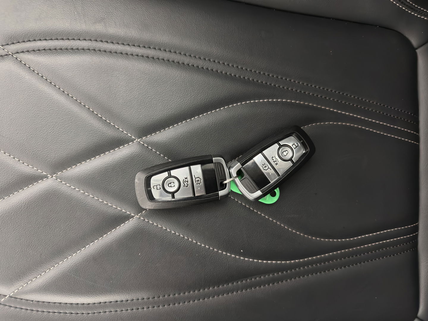 Ford Mustang Mach-E RWD 75 kWh (3-Fase) (INCL-BTW) Aut. *LUXURY-LEATHER | FULL-LED | DAB | DIGI-COCKPIT | KEYLESS | NAVI-FULLMAP | CARPLAY | HEATED-COMFORTSEATS | TOPVIEW | ADAPTIVE-CRUISE | PRIVACY-GLASS | 18'' ALU*