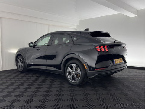 Ford Mustang Mach-E RWD 75 kWh (3-Fase) (INCL-BTW) Aut. *LUXURY-LEATHER | FULL-LED | DAB | DIGI-COCKPIT | KEYLESS | NAVI-FULLMAP | CARPLAY | HEATED-COMFORTSEATS | TOPVIEW | ADAPTIVE-CRUISE | PRIVACY-GLASS | 18'' ALU*