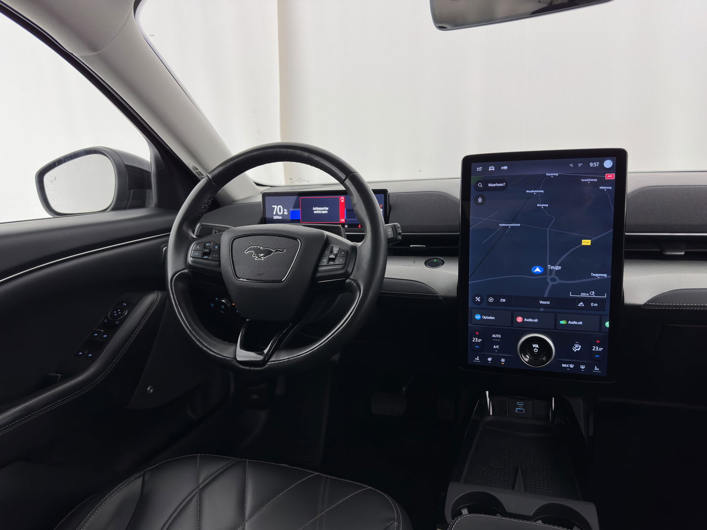 Ford Mustang Mach-E RWD 75 kWh (3-Fase) (INCL-BTW) Aut. *LUXURY-LEATHER | FULL-LED | DAB | DIGI-COCKPIT | KEYLESS | NAVI-FULLMAP | CARPLAY | HEATED-COMFORTSEATS | TOPVIEW | ADAPTIVE-CRUISE | PRIVACY-GLASS | 18'' ALU*