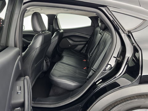 Ford Mustang Mach-E RWD 75 kWh (3-Fase) (INCL-BTW) Aut. *LUXURY-LEATHER | FULL-LED | DAB | DIGI-COCKPIT | KEYLESS | NAVI-FULLMAP | CARPLAY | HEATED-COMFORTSEATS | TOPVIEW | ADAPTIVE-CRUISE | PRIVACY-GLASS | 18'' ALU*