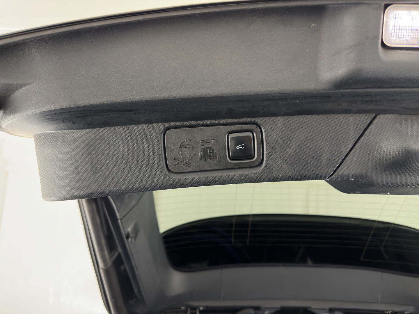 Ford Mustang Mach-E RWD 75 kWh (3-Fase) (INCL-BTW) Aut. *LUXURY-LEATHER | FULL-LED | DAB | DIGI-COCKPIT | KEYLESS | NAVI-FULLMAP | CARPLAY | HEATED-COMFORTSEATS | TOPVIEW | ADAPTIVE-CRUISE | PRIVACY-GLASS | 18'' ALU*