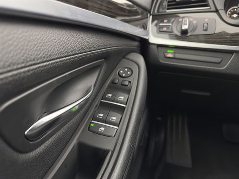 BMW 5 Serie Touring 525d High Executive Luzxury-Line Aut.*PANO | LUXURY-LEATHER | BI-XENON | DIGI-COCKPIT | HARMAN/KARDON-AUDIO  MEMORY-PACK | HEATED-COMFORTSEATS | NAVI-FULLMAP | ECC | PRIVACY-GLASS | CAMERA | LANE-ASSIST | PDC | TOWBAR | 18"A