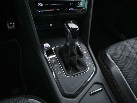 Volkswagen Tiguan 1.4 TSI R-Line Business+ (Plug-in) (INCL-BTW) Aut. *PANO | FULL-LED | ADAPTIVE-CRUISE | DIGI-COCKPIT | HEATED-COMFORTSEATS | NAV-FULLMAP | DAB+ | TOWBAR | PRIVACY-GLASS | ECC | PDC | 19''ALU