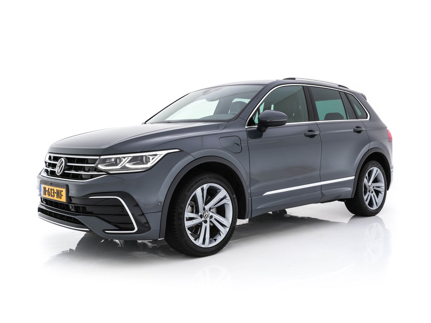Volkswagen Tiguan 1.4 TSI R-Line Business+ (Plug-in) (INCL-BTW) Aut. *PANO | FULL-LED | ADAPTIVE-CRUISE | DIGI-COCKPIT | HEATED-COMFORTSEATS | NAV-FULLMAP | DAB+ | TOWBAR | PRIVACY-GLASS | ECC | PDC | 19''ALU