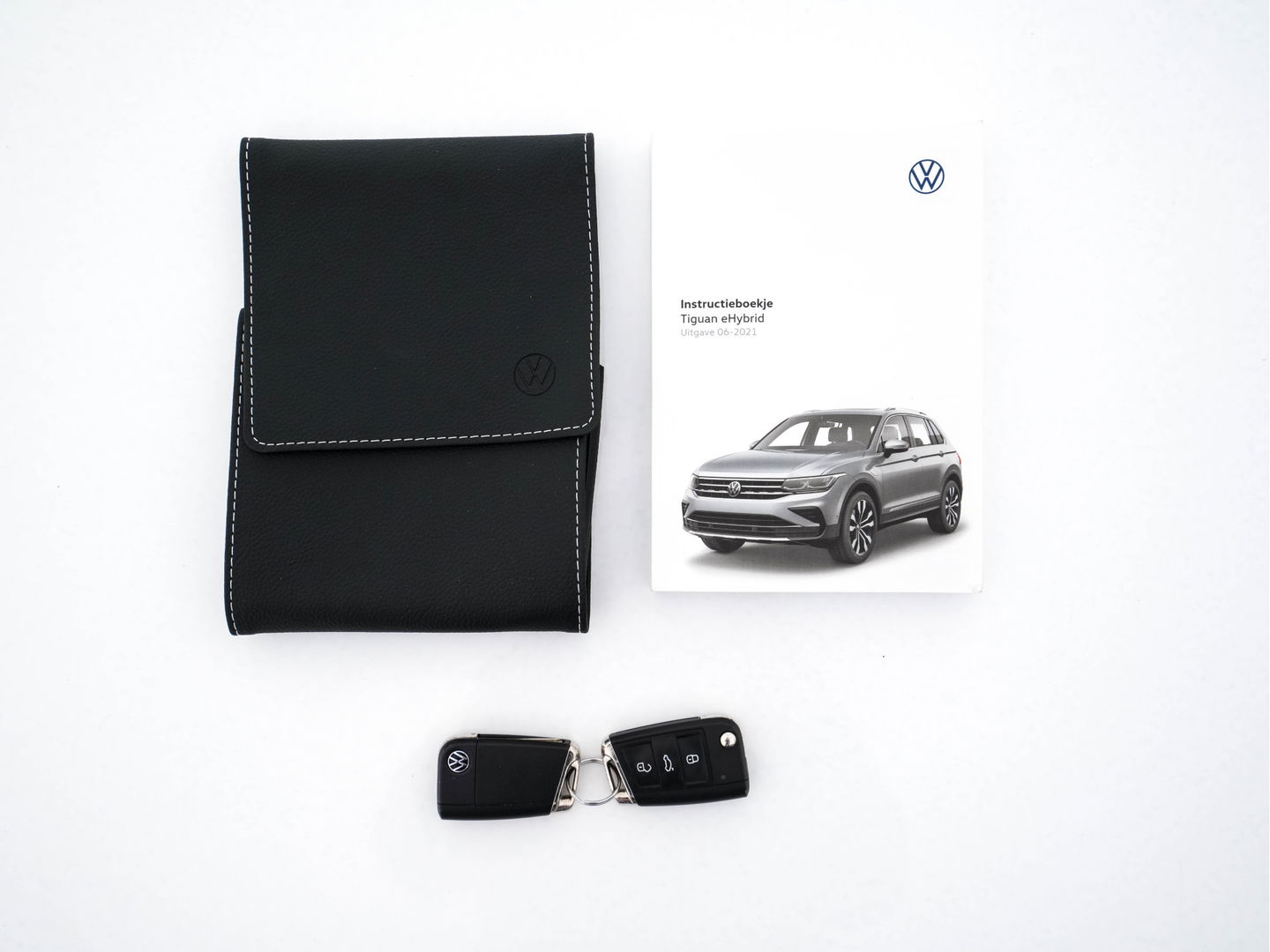 Volkswagen Tiguan 1.4 TSI R-Line Business+ (Plug-in) (INCL-BTW) Aut. *PANO | FULL-LED | ADAPTIVE-CRUISE | DIGI-COCKPIT | HEATED-COMFORTSEATS | NAV-FULLMAP | DAB+ | TOWBAR | PRIVACY-GLASS | ECC | PDC | 19''ALU