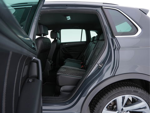 Volkswagen Tiguan 1.4 TSI R-Line Business+ (Plug-in) (INCL-BTW) Aut. *PANO | FULL-LED | ADAPTIVE-CRUISE | DIGI-COCKPIT | HEATED-COMFORTSEATS | NAV-FULLMAP | DAB+ | TOWBAR | PRIVACY-GLASS | ECC | PDC | 19''ALU