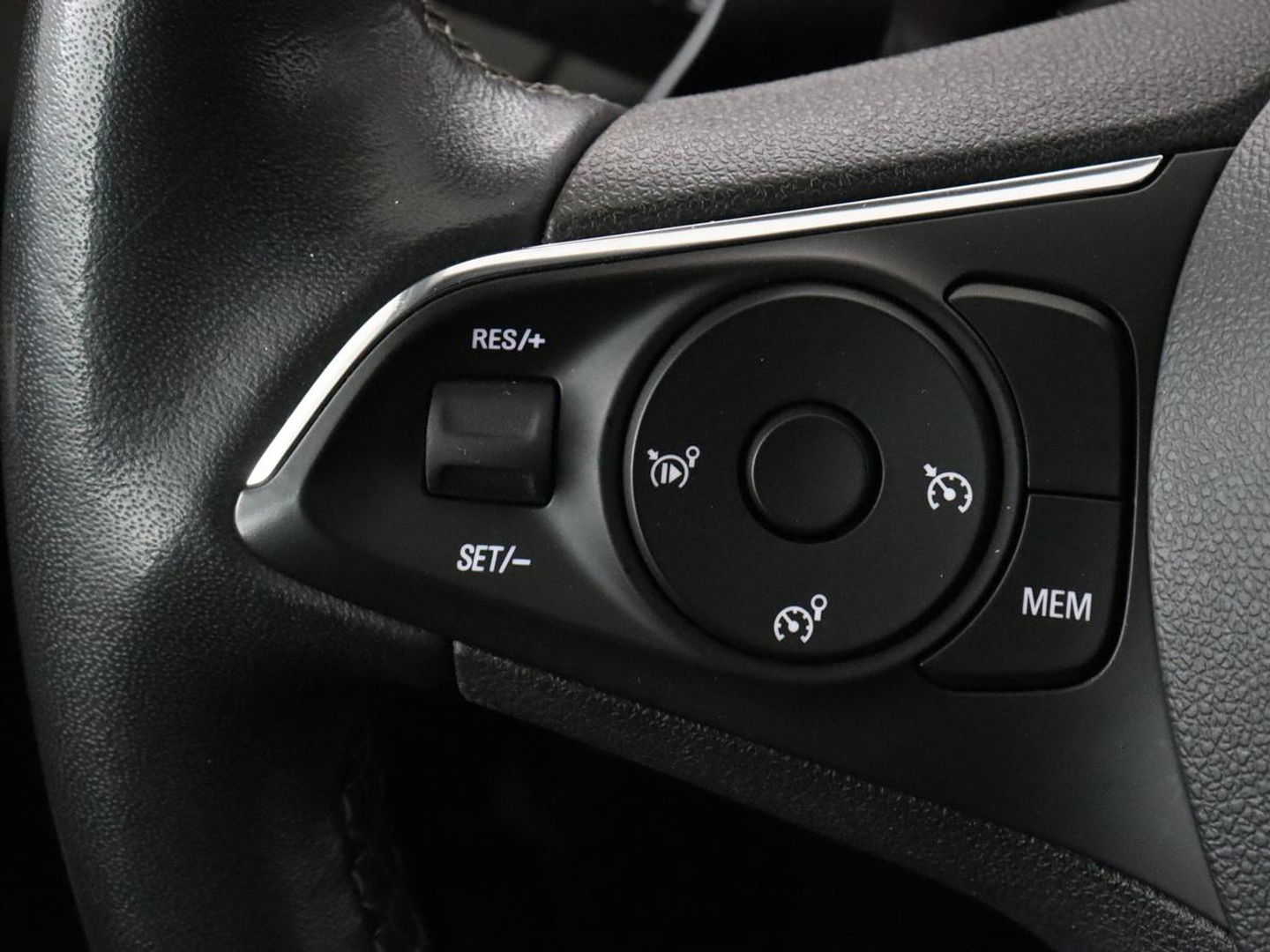 Opel Grandland X 1.6 Turbo Hybrid Ultimate | Stoelventilatie | Leder | 360 Camera | Carplay | Keyless | 19'' | Navigatie | Full LED | Parkeerhulp | Stoelverwarming | PHEV | Plug In