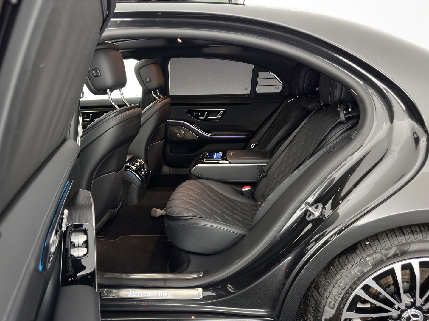 Mercedes-Benz S-Klasse 580 e 4MATIC Lang [ Plug-In ] (INCL-BTW) Aut. * PANO | NAVI-FULLMAP | DISTRONIC | BURMESTER-AUDIO | TOP-VIEW | KEYLESS | FULL-LED | DIGITAL-COCKPIT | AMBIENT-LIGHT | HEATED/VENTILATED-SEATS |...*