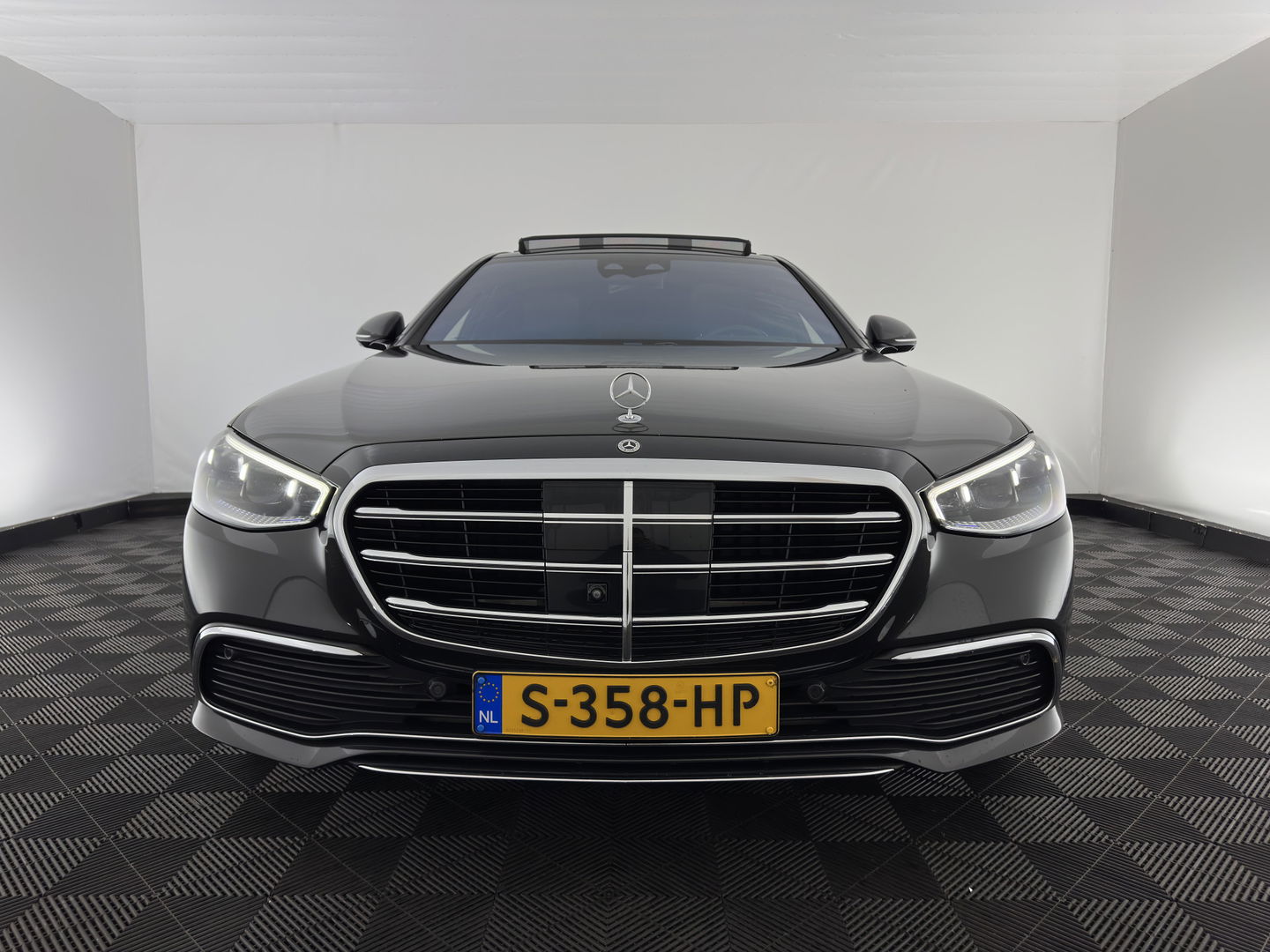 Mercedes-Benz S-Klasse 580 e 4MATIC Lang [ Plug-In ] (INCL-BTW) Aut. * PANO | NAVI-FULLMAP | DISTRONIC | BURMESTER-AUDIO | TOP-VIEW | KEYLESS | FULL-LED | DIGITAL-COCKPIT | AMBIENT-LIGHT | HEATED/VENTILATED-SEATS |...*
