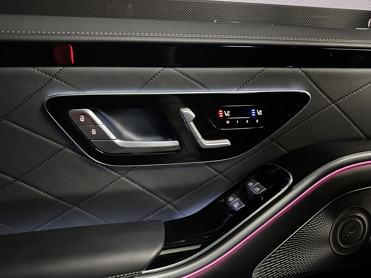 Mercedes-Benz S-Klasse 580 e 4MATIC Lang [ Plug-In ] (INCL-BTW) Aut. * PANO | NAVI-FULLMAP | DISTRONIC | BURMESTER-AUDIO | TOP-VIEW | KEYLESS | FULL-LED | DIGITAL-COCKPIT | AMBIENT-LIGHT | HEATED/VENTILATED-SEATS |...*