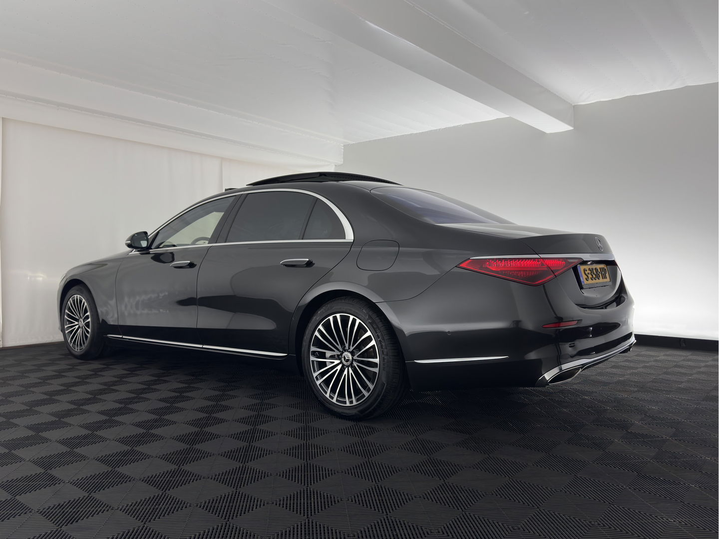 Mercedes-Benz S-Klasse 580 e 4MATIC Lang [ Plug-In ] (INCL-BTW) Aut. *PANO | NAVI-FULLMAP | DISTRONIC | BURMESTER-AUDIO | TOP-VIEW | KEYLESS | FULL-LED | DIGITAL-COCKPIT | AMBIENT-LIGHT | HEATED/VENTILATED-SEATS |...*