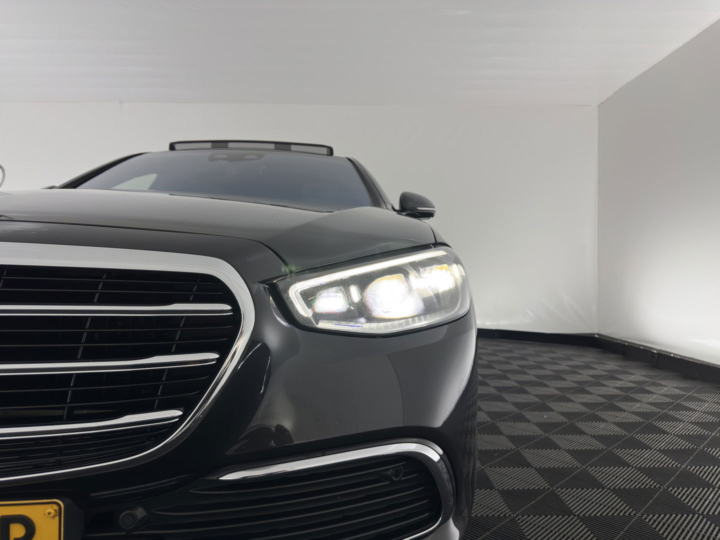 Mercedes-Benz S-Klasse 580 e 4MATIC Lang [ Plug-In ] (INCL-BTW) Aut. * PANO | NAVI-FULLMAP | DISTRONIC | BURMESTER-AUDIO | TOP-VIEW | KEYLESS | FULL-LED | DIGITAL-COCKPIT | AMBIENT-LIGHT | HEATED/VENTILATED-SEATS |...*