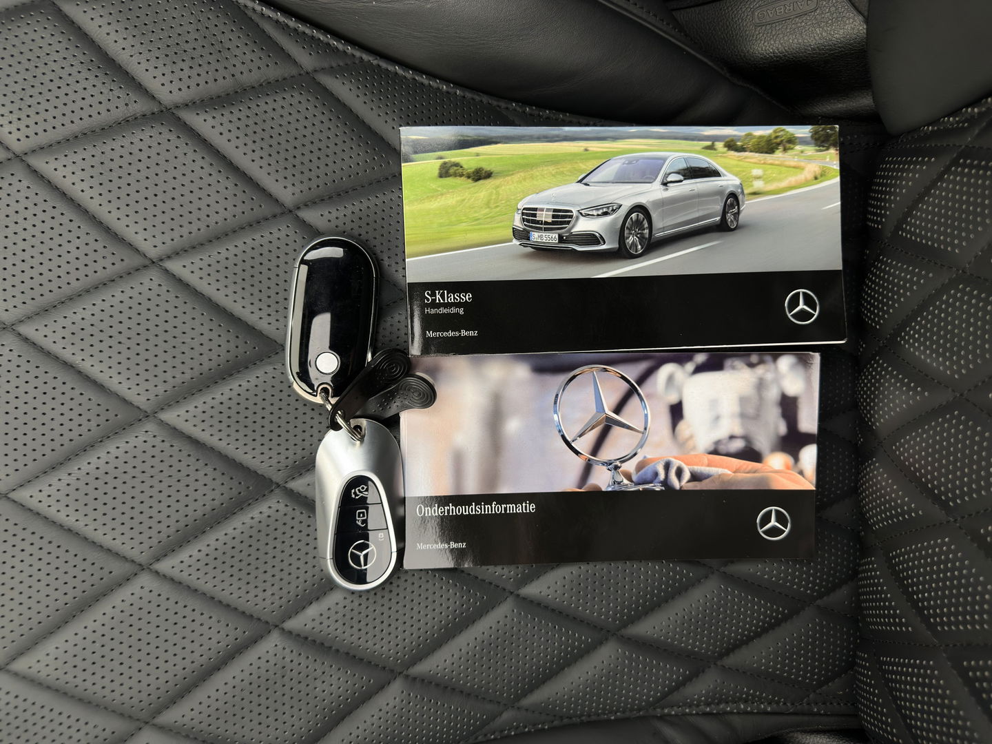 Mercedes-Benz S-Klasse 580 e 4MATIC Lang [ Plug-In ] (INCL-BTW) Aut. *PANO | NAVI-FULLMAP | DISTRONIC | BURMESTER-AUDIO | TOP-VIEW | KEYLESS | FULL-LED | DIGITAL-COCKPIT | AMBIENT-LIGHT | HEATED/VENTILATED-SEATS |...*