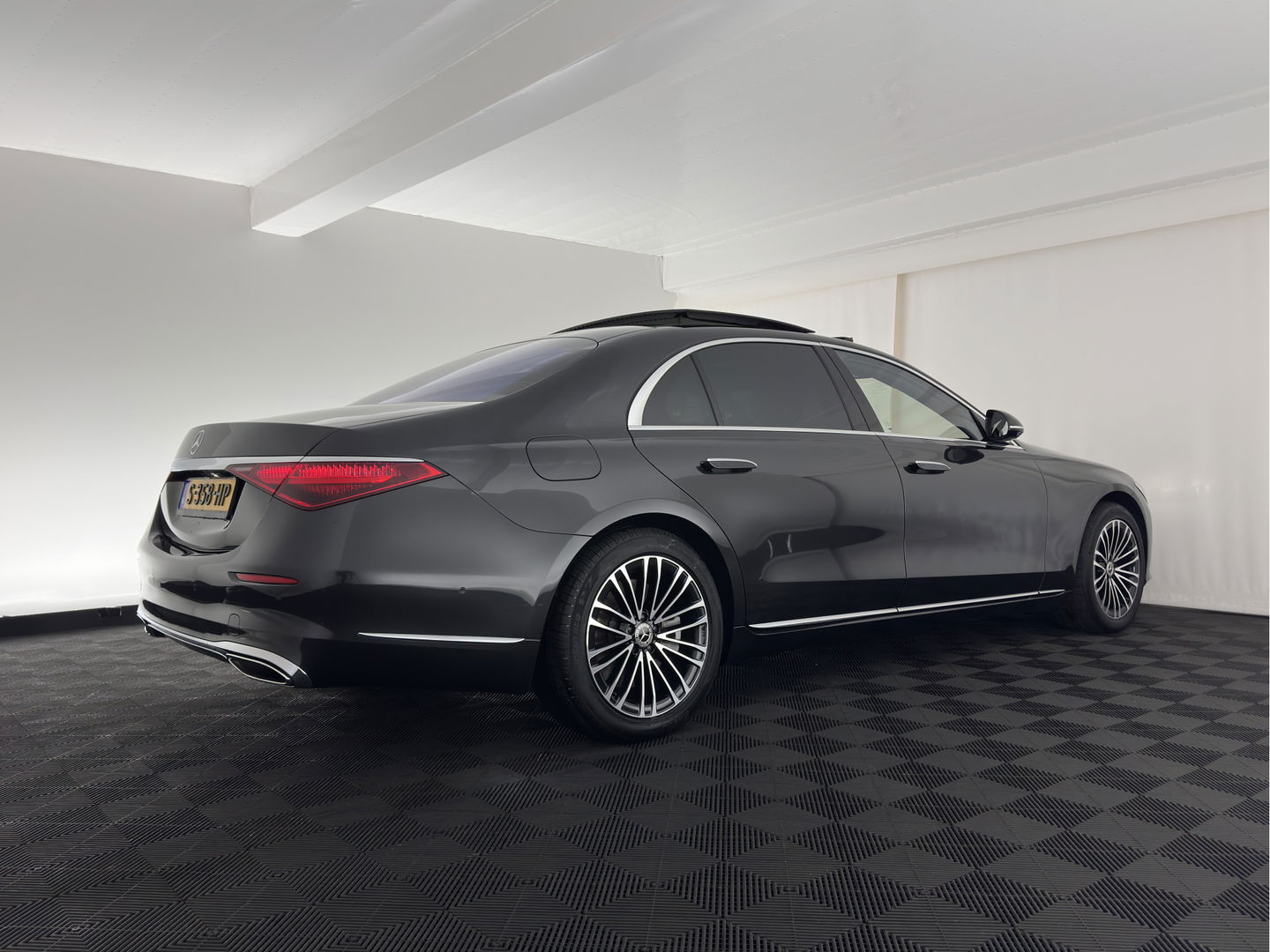 Mercedes-Benz S-Klasse 580 e 4MATIC Lang [ Plug-In ] (INCL-BTW) Aut. *PANO | NAVI-FULLMAP | DISTRONIC | BURMESTER-AUDIO | TOP-VIEW | KEYLESS | FULL-LED | DIGITAL-COCKPIT | AMBIENT-LIGHT | HEATED/VENTILATED-SEATS |...*