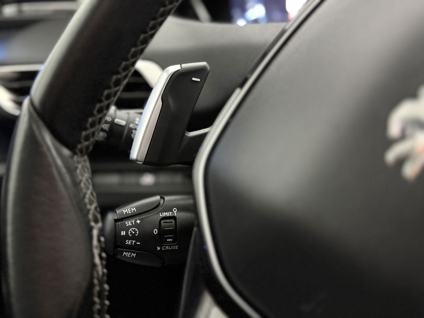 Peugeot 3008 1.2 PureTech | Pano | Virtual | Sfeer | Camera | Carplay | Trekh. | Keyless | NAP