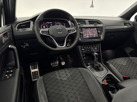 Volkswagen Tiguan 1.4 TSI eHybrid R-Line | SOH 99% | Pano | Sfeer | Adap. Cruise | Virtual | Stoel/Stuur verw. | Trekh. | Camera | Carplay