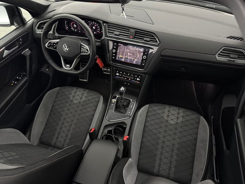 Volkswagen Tiguan 1.4 TSI eHybrid R-Line | SOH 99% | Pano | Sfeer | Adap. Cruise | Virtual | Stoel/Stuur verw. | Trekh. | Camera | Carplay