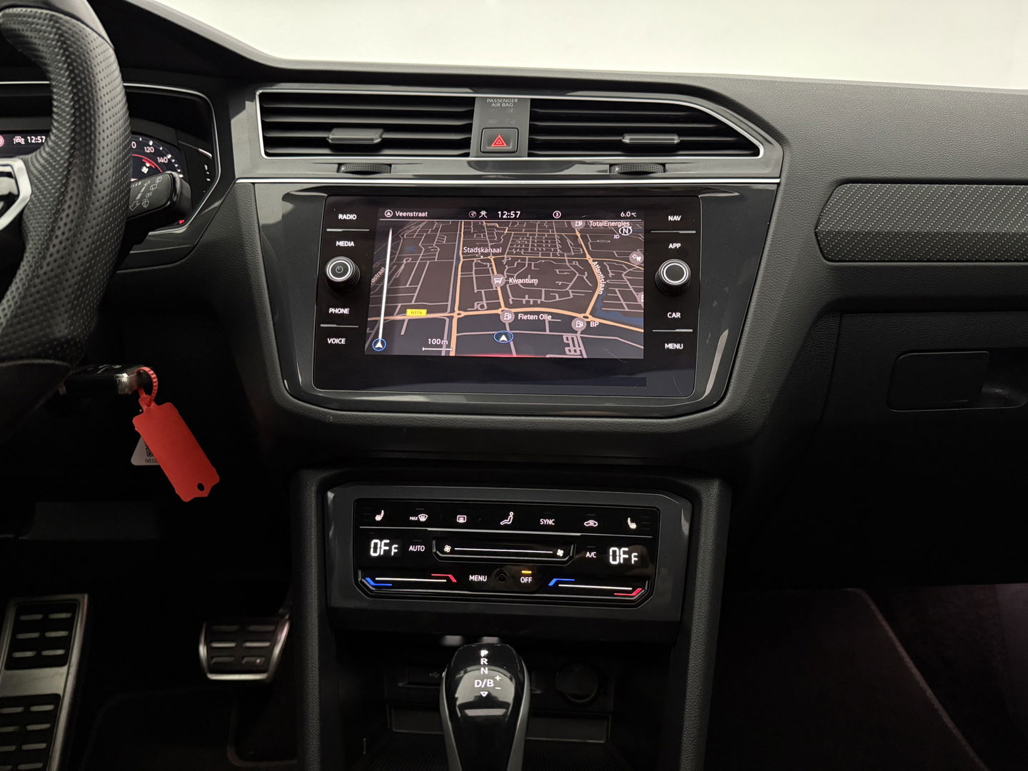 Volkswagen Tiguan 1.4 TSI eHybrid R-Line | SOH 99% | Pano | Sfeer | Adap. Cruise | Virtual | Stoel/Stuur verw. | Trekh. | Camera | Carplay