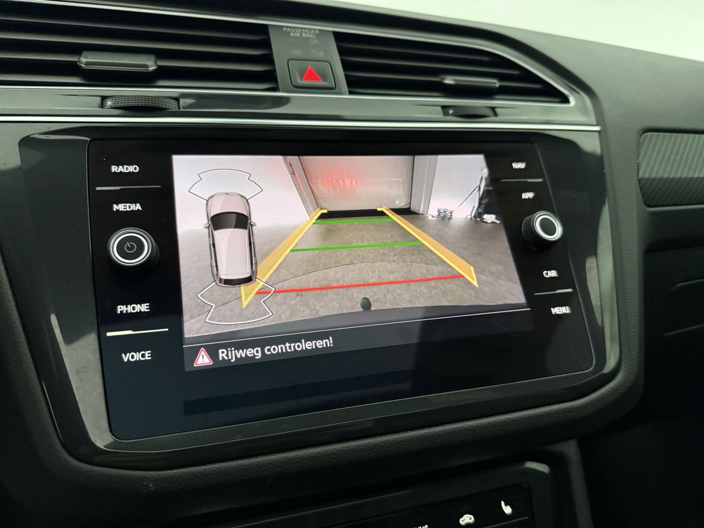 Volkswagen Tiguan 1.4 TSI eHybrid R-Line | SOH 99% | Pano | Sfeer | Adap. Cruise | Virtual | Stoel/Stuur verw. | Trekh. | Camera | Carplay