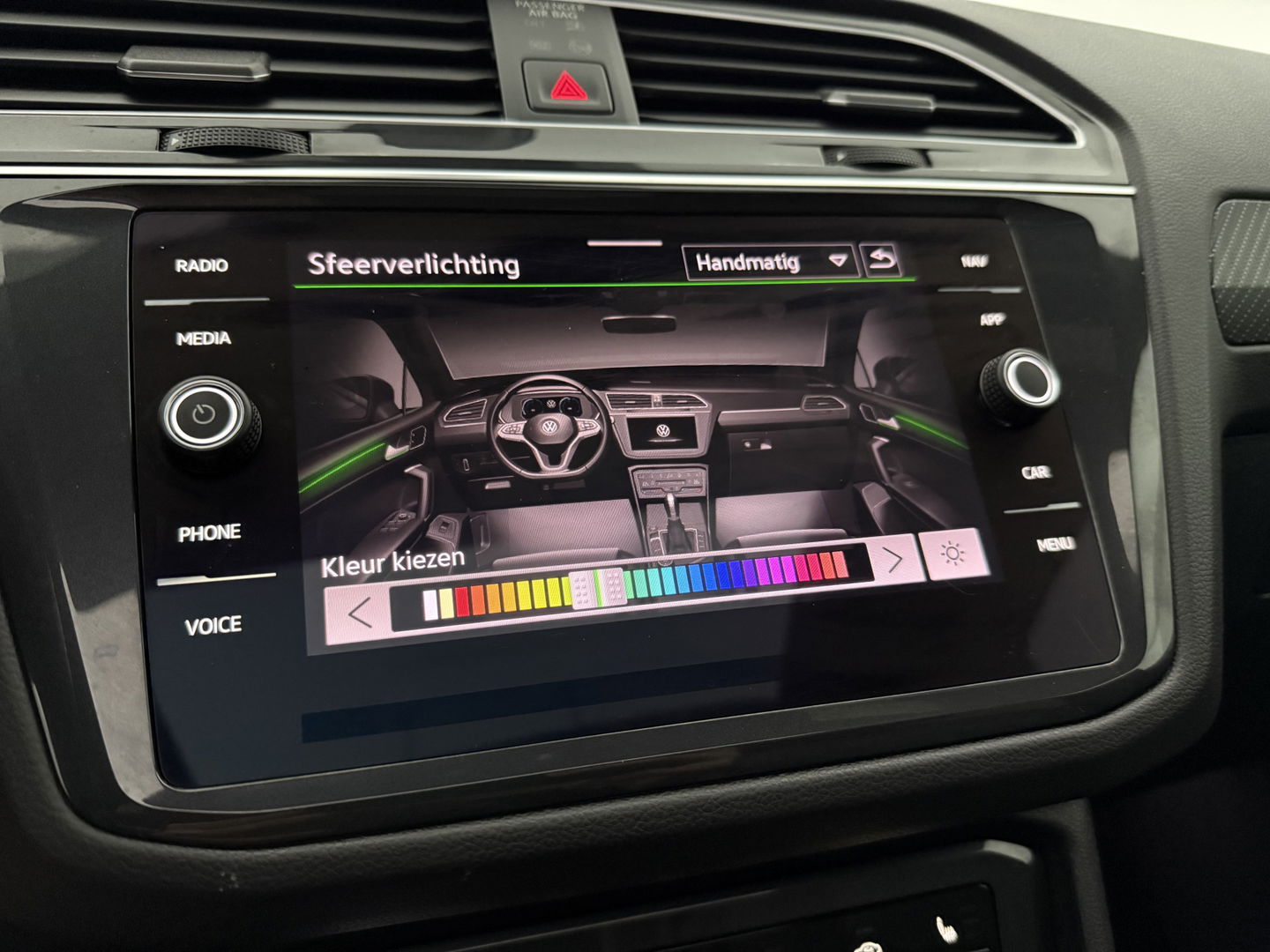 Volkswagen Tiguan 1.4 TSI eHybrid R-Line | SOH 99% | Pano | Sfeer | Adap. Cruise | Virtual | Stoel/Stuur verw. | Trekh. | Camera | Carplay