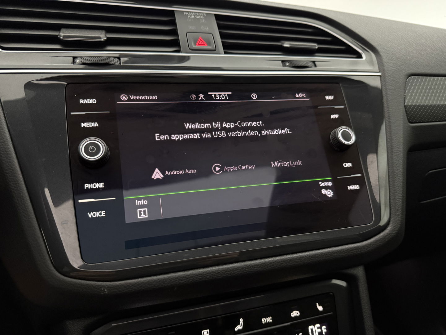 Volkswagen Tiguan 1.4 TSI eHybrid R-Line | SOH 99% | Pano | Sfeer | Adap. Cruise | Virtual | Stoel/Stuur verw. | Trekh. | Camera | Carplay