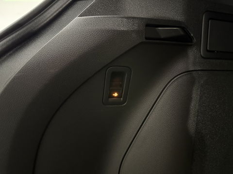 Volkswagen Tiguan 1.4 TSI eHybrid R-Line | SOH 99% | Pano | Sfeer | Adap. Cruise | Virtual | Stoel/Stuur verw. | Trekh. | Camera | Carplay