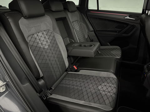 Volkswagen Tiguan 1.4 TSI eHybrid R-Line | SOH 99% | Pano | Sfeer | Adap. Cruise | Virtual | Stoel/Stuur verw. | Trekh. | Camera | Carplay