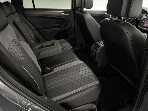 Volkswagen Tiguan 1.4 TSI eHybrid R-Line | SOH 99% | Pano | Sfeer | Adap. Cruise | Virtual | Stoel/Stuur verw. | Trekh. | Camera | Carplay