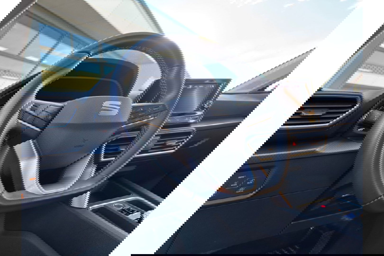 SEAT Leon 1.0 ETSI STYLE AUTOMAAT NAVI-CARPLAY WINTERPACK PDC-CAMERA.